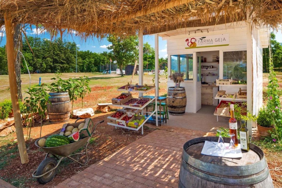 Panorama Mobile Homes In Camping Park Umag Exterior foto